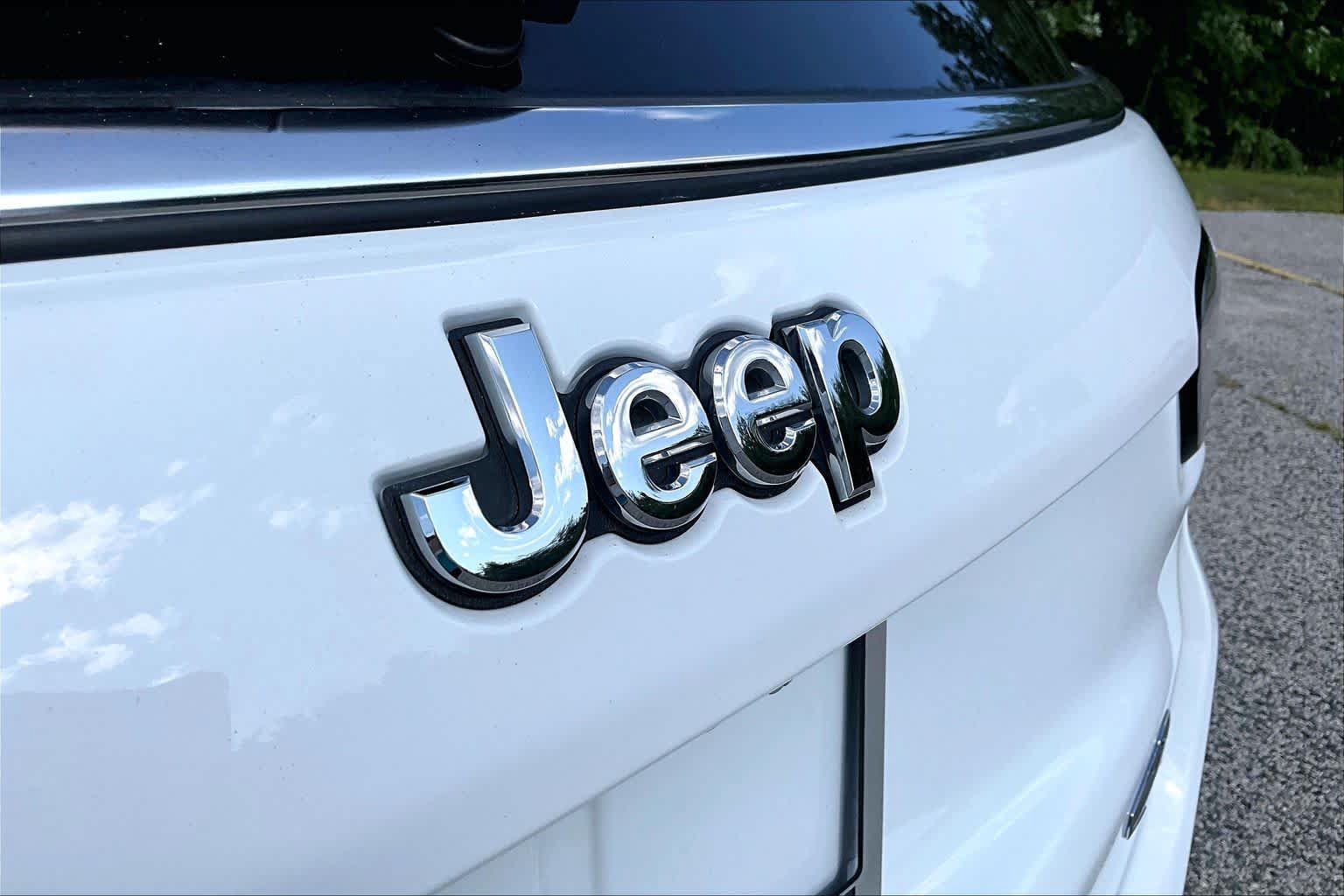 Used 2024 Jeep Compass Latitude AWD/4WD image 33