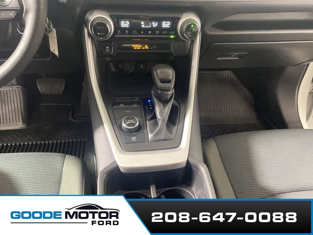 Used 2022 Toyota RAV4 LE image 18