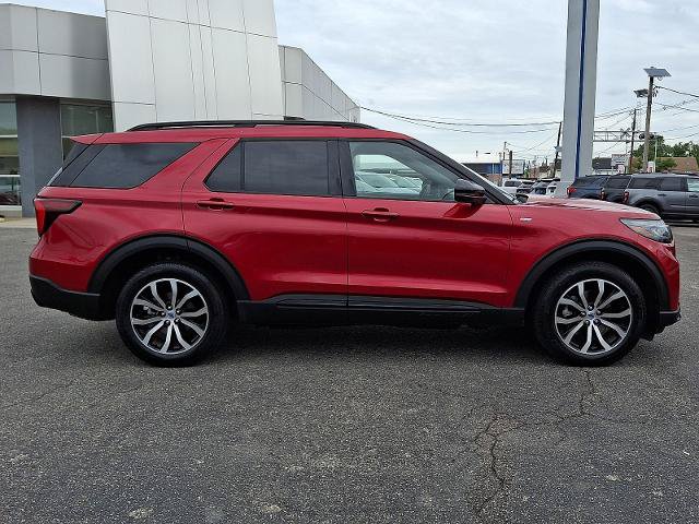 Certified 2025 Ford Explorer ST-Line AWD/4WD image 7
