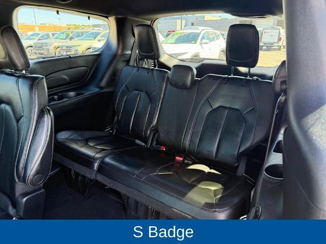 Used 2022 Chrysler Pacifica Touring-L w/ S Appearance Package AWD/4WD image 16
