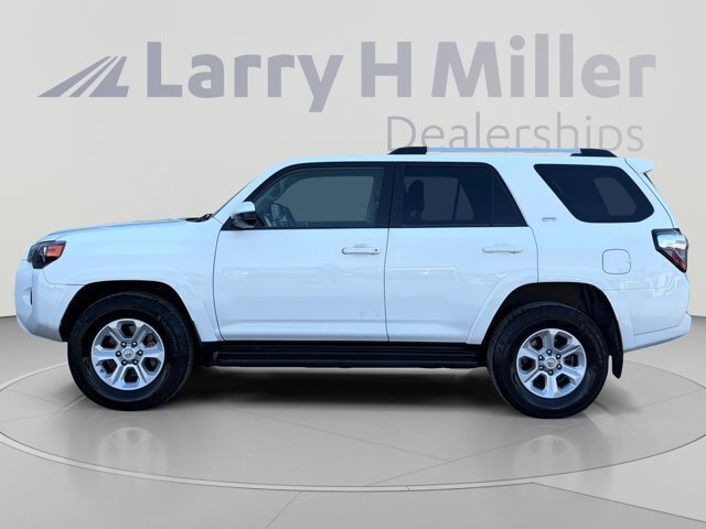 Used 2021 Toyota 4Runner SR5 AWD/4WD image 2