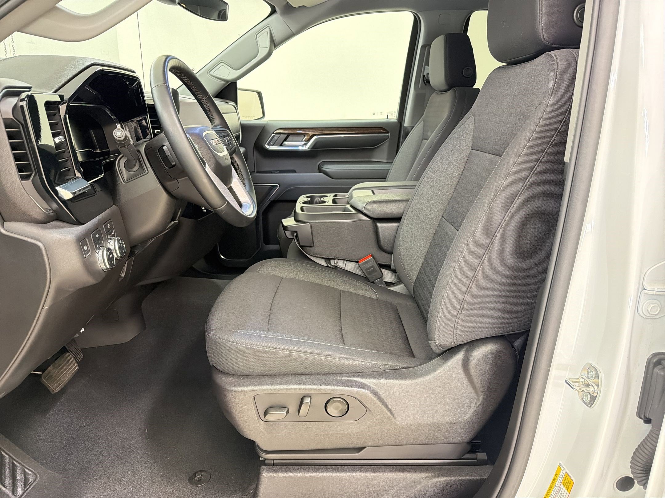 Used 2024 GMC Sierra 1500 Elevation AWD/4WD image 5