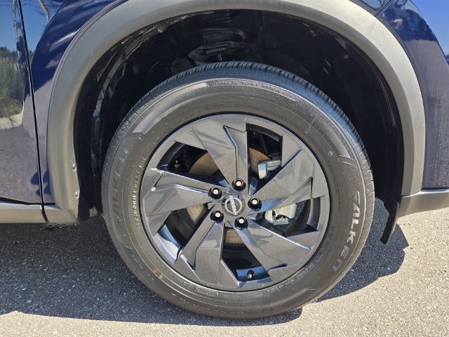 Used 2026 Nissan Rogue SV FWD image 11
