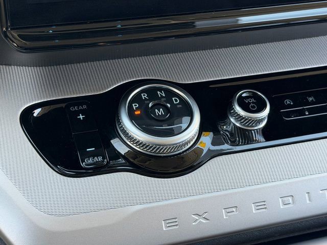 Certified 2025 Ford Expedition Active AWD/4WD image 33