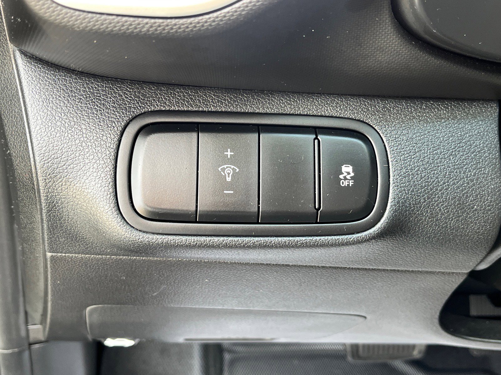 Used 2025 Hyundai Venue SEL FWD image 16
