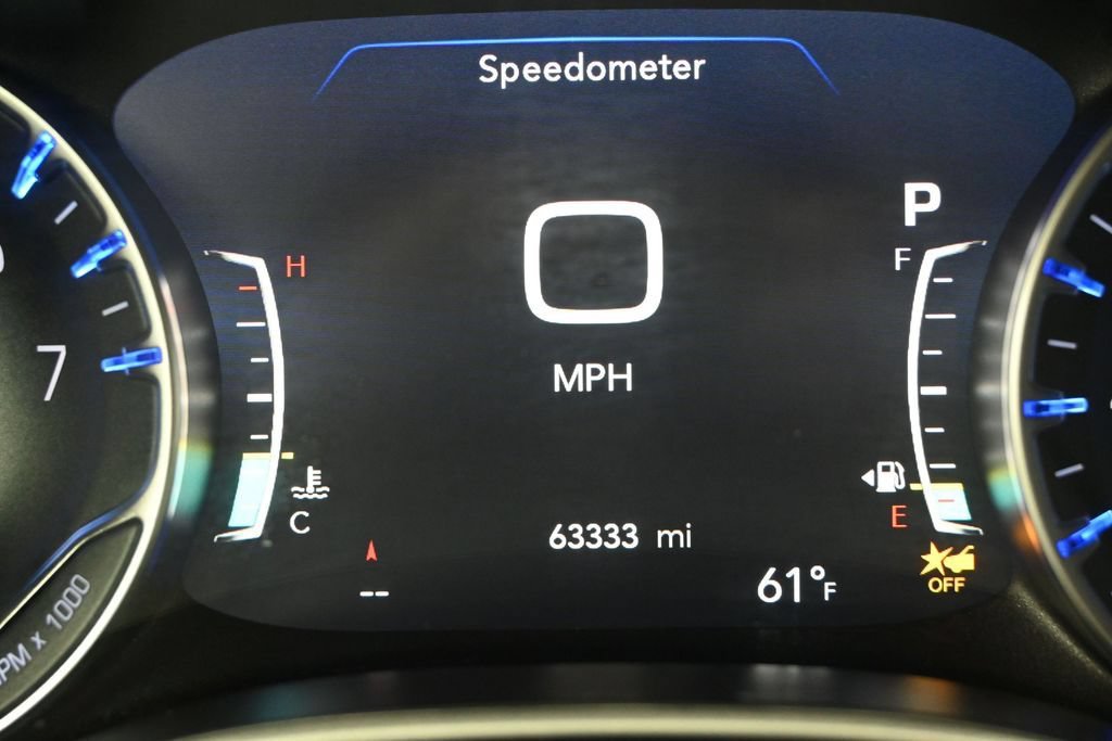 Used 2024 Chrysler Pacifica Touring-L FWD image 11