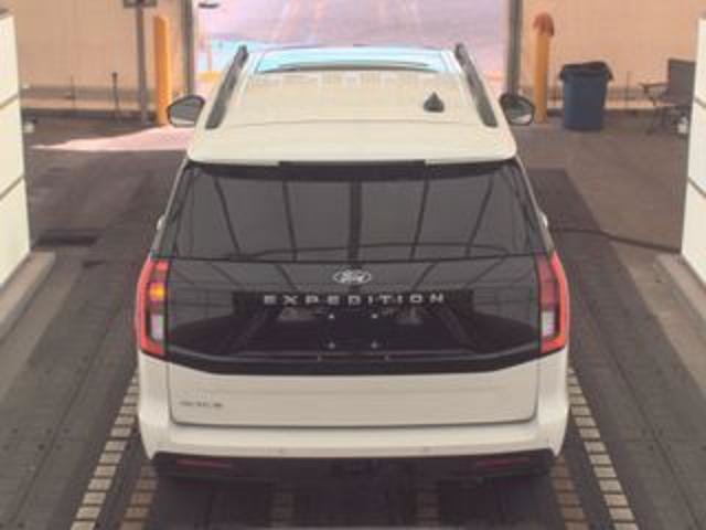 Certified 2025 Ford Expedition Active AWD/4WD image 5