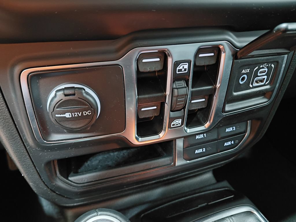 Used 2023 Jeep Wrangler Unlimited Sahara AWD/4WD image 33