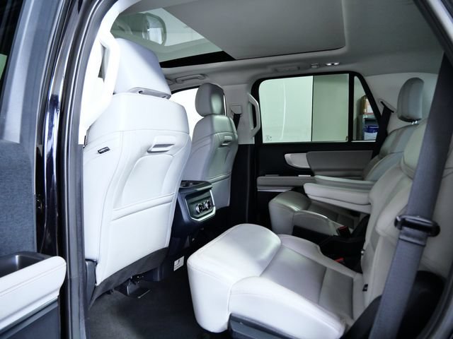 Certified 2025 Ford Expedition Active AWD/4WD image 13