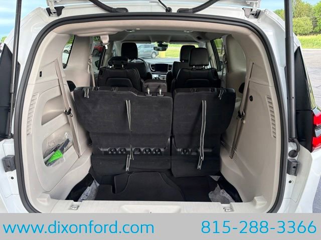Used 2023 Chrysler Pacifica Touring-L FWD image 25