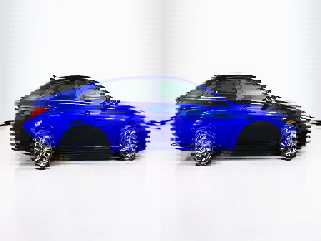 Used 2026 Hyundai Elantra Limited w/ Cargo Package image 6