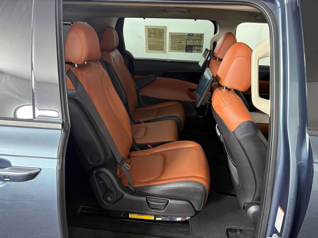Used 2023 Kia Carnival SX Prestige image 36