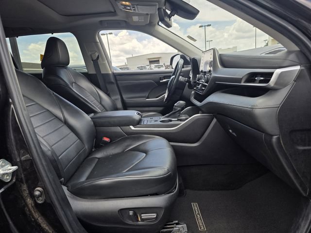 Used 2022 Toyota Highlander XLE FWD image 27