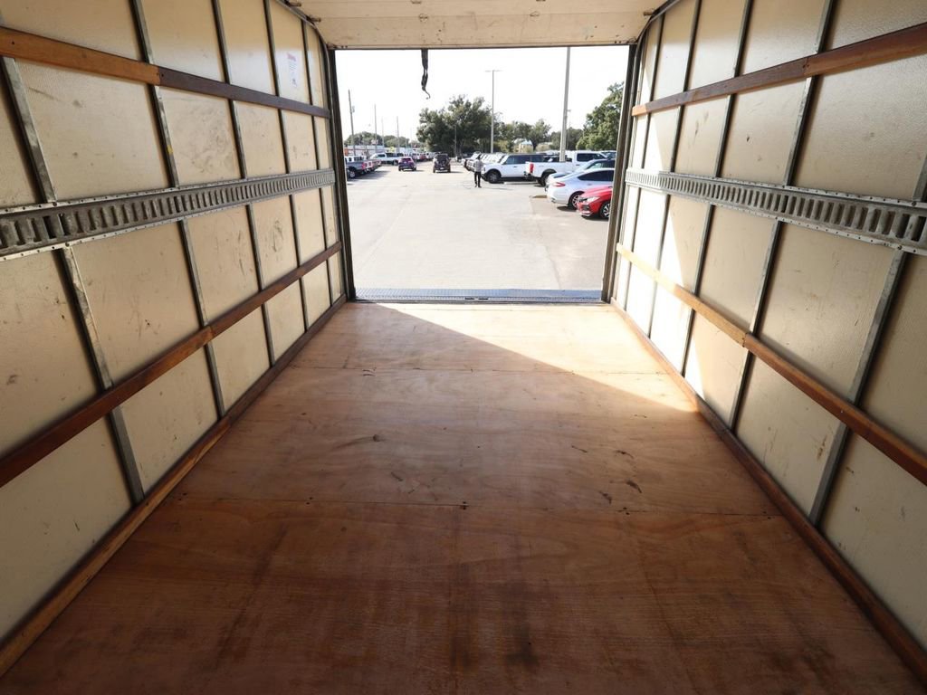 Certified 2022 Ford E-450 and Econoline 450 Super Duty w/ Power Windows & Locks Group image 17