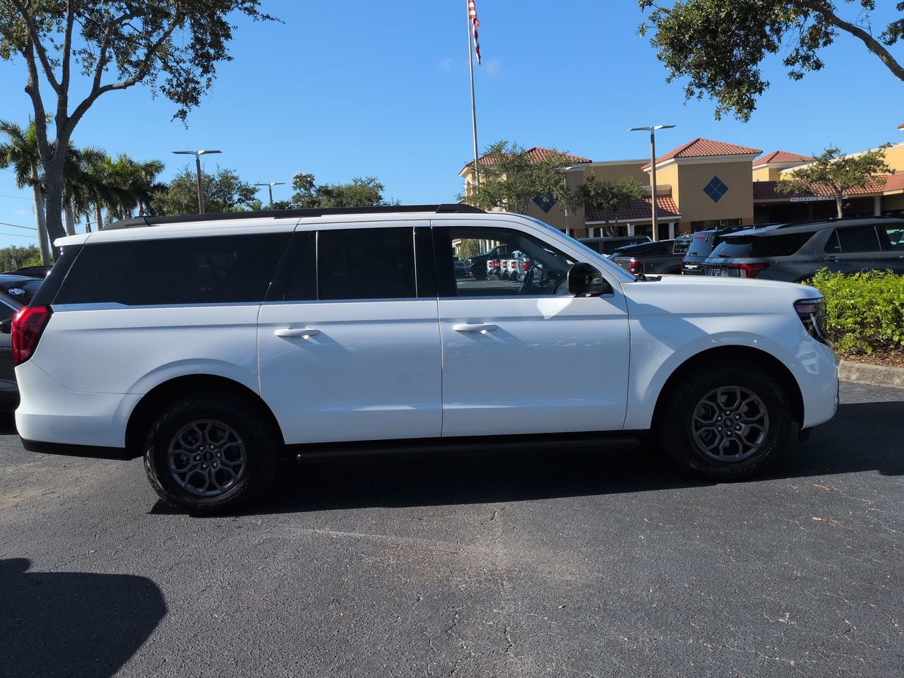 Certified 2025 Ford Expedition Max Active AWD/4WD image 3