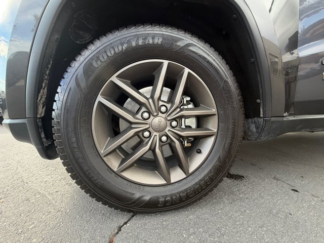 Used 2017 Jeep Grand Cherokee Laredo AWD/4WD image 26