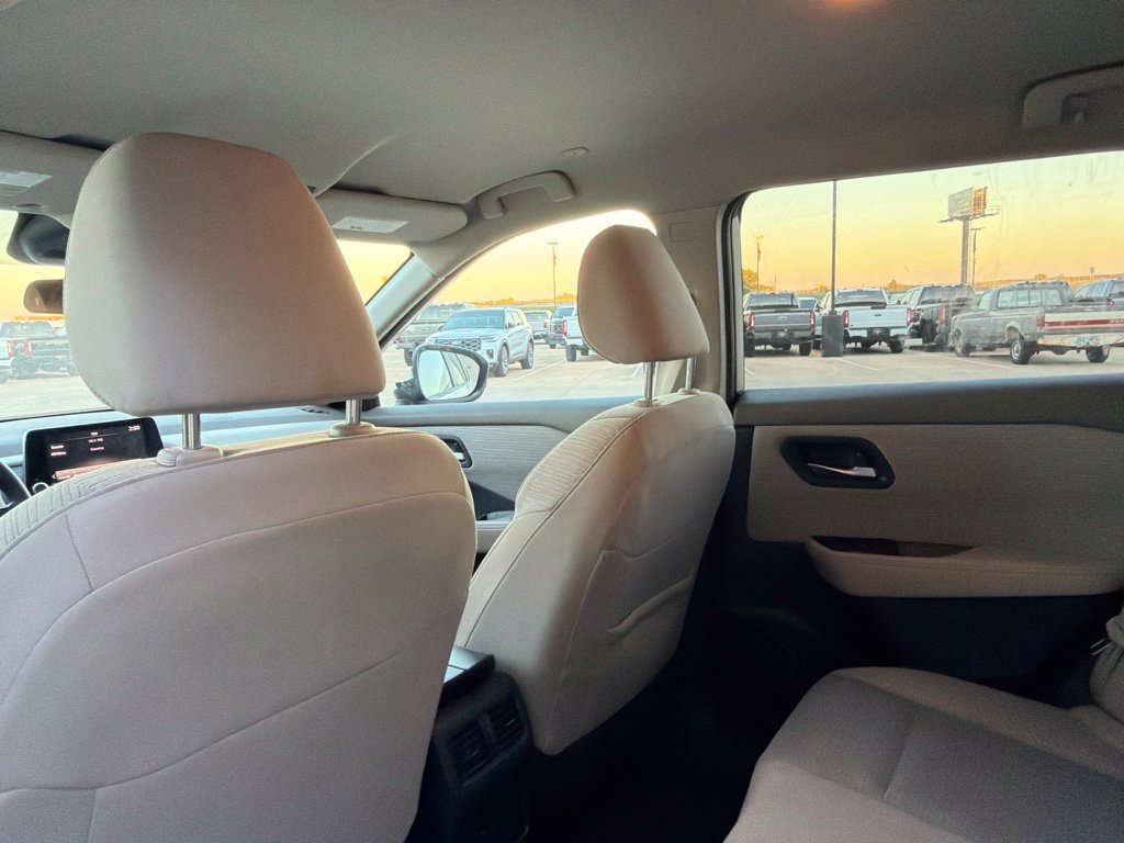 Used 2023 Nissan Rogue SV FWD image 21