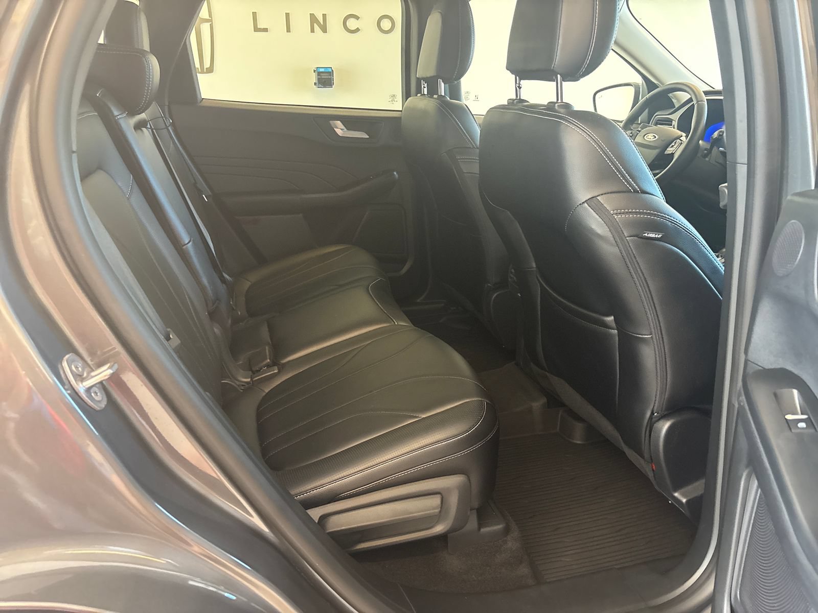 Certified 2025 Ford Escape SE w/ PHEV Premium Package FWD image 9