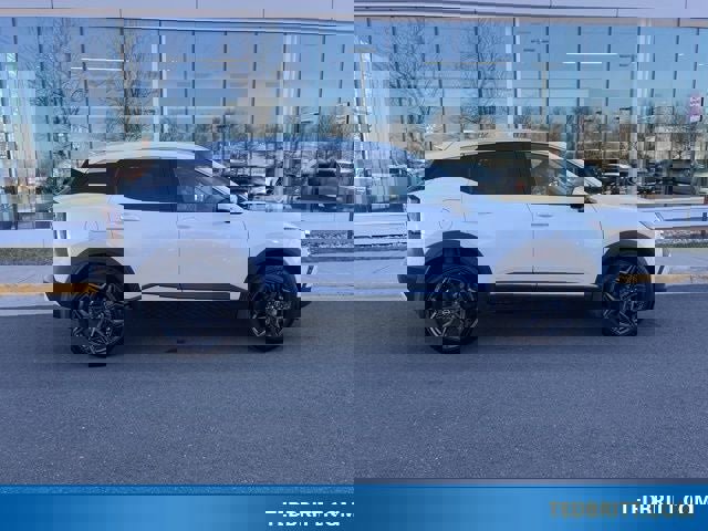 Used 2025 Nissan Kicks SR image 6