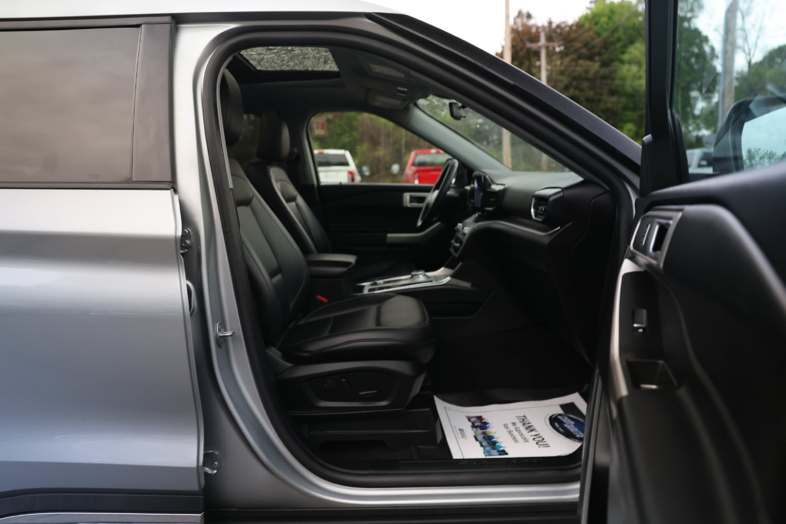 Certified 2023 Ford Explorer XLT w/ Equipment Group 202A AWD/4WD image 9