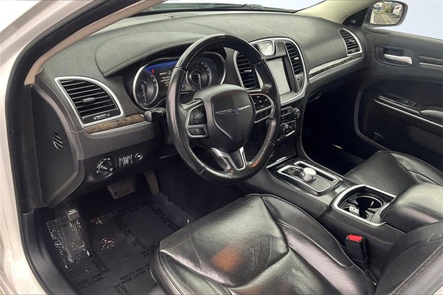 Used 2019 Chrysler 300 Limited image 13