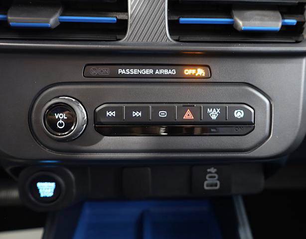 Certified 2025 Ford Maverick XLT w/ Equipment Group 301A AWD/4WD image 15