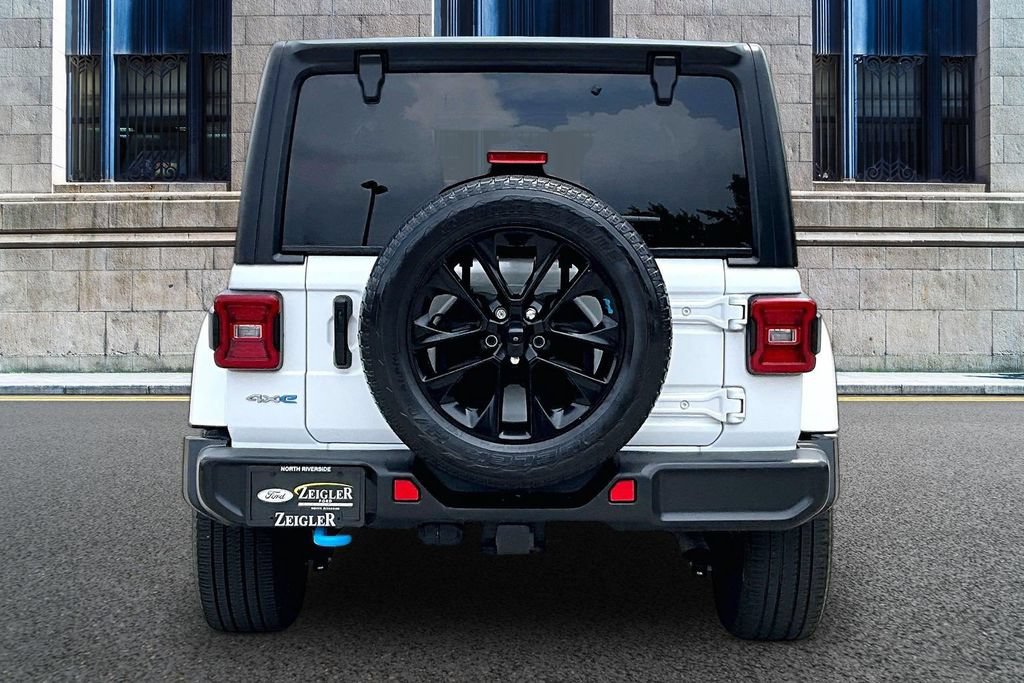 Used 2023 Jeep Wrangler Unlimited Sahara AWD/4WD image 4