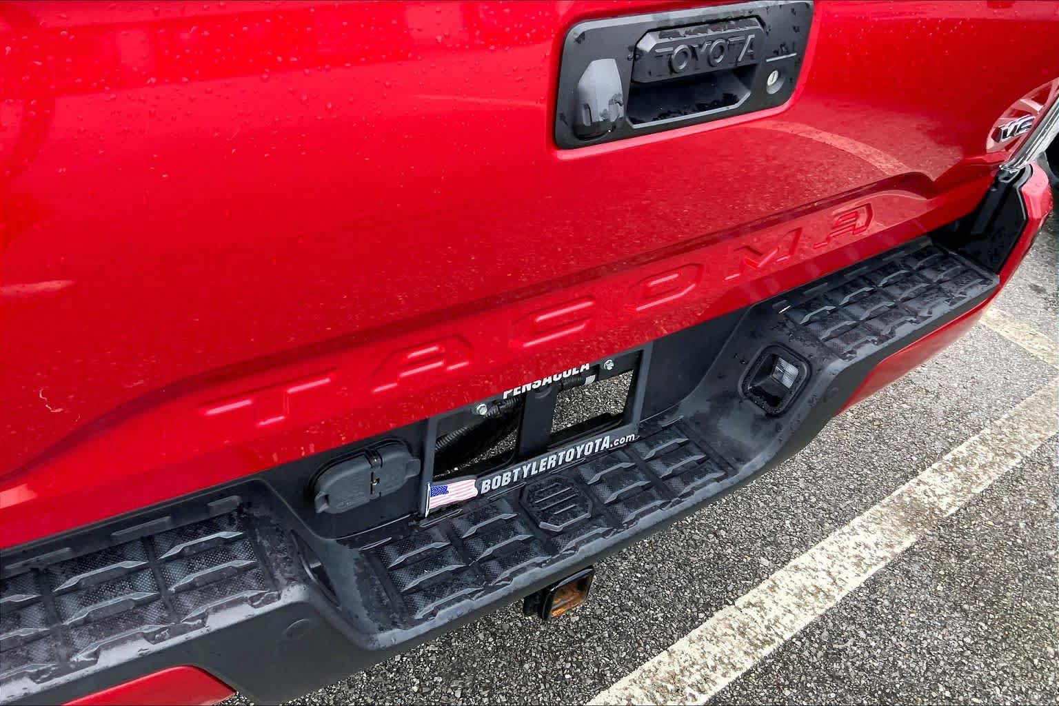 Used 2022 Toyota Tacoma TRD Off-Road w/ Technology Package AWD/4WD image 30
