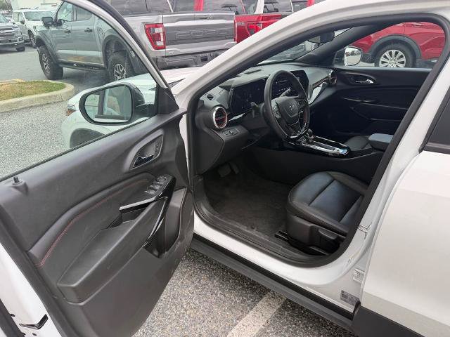 Used 2025 Chevrolet Trax RS w/ Sunroof Package FWD image 10