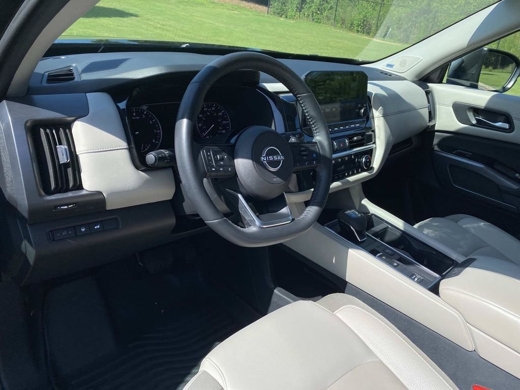 Used 2023 Nissan Pathfinder SL w/ SL Premium Package FWD image 23