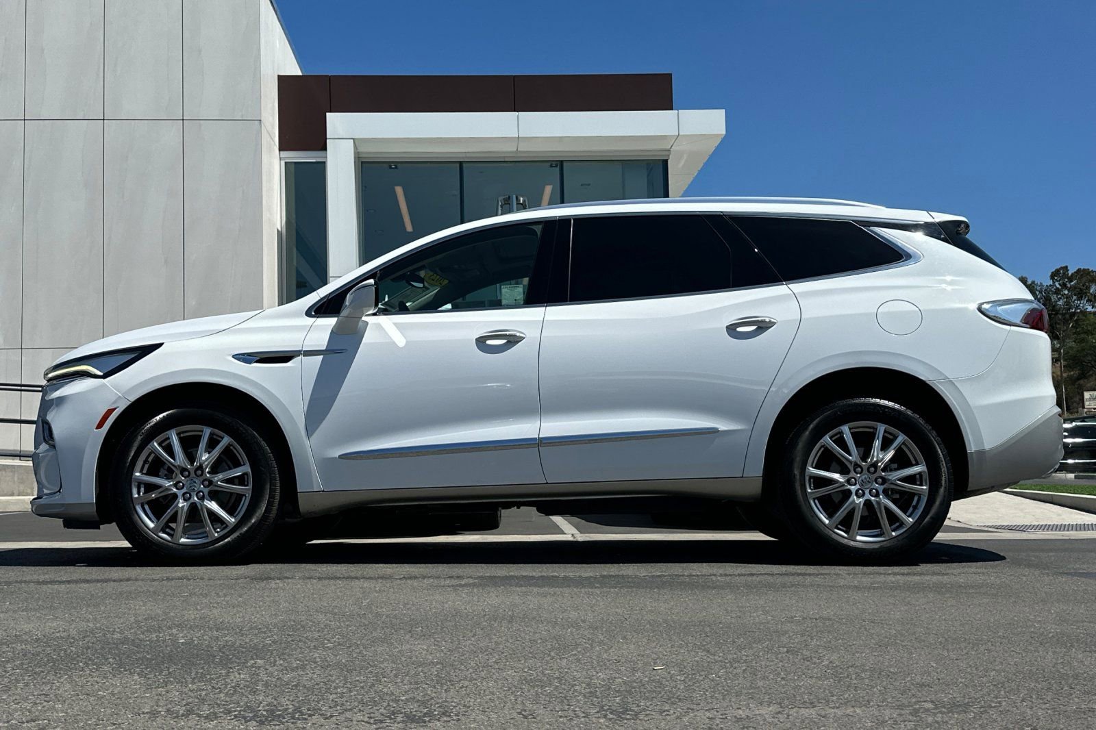 Used 2023 Buick Enclave Essence w/ Experience Buick Package image 6