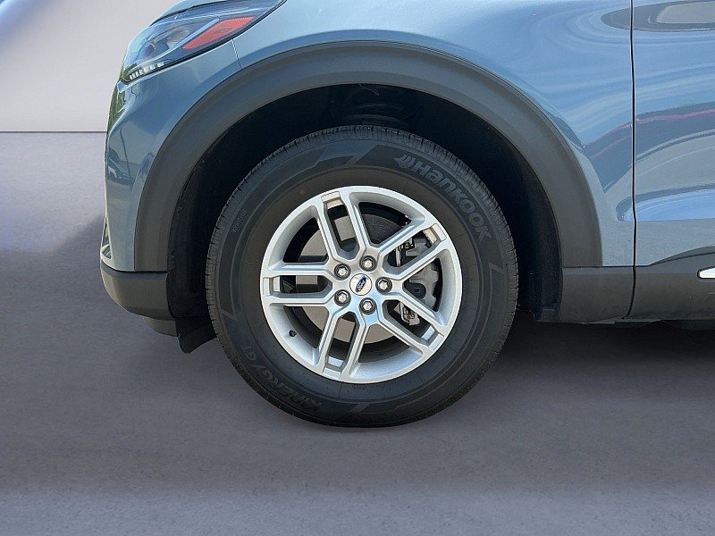 Certified 2025 Ford Explorer Active RWD image 11