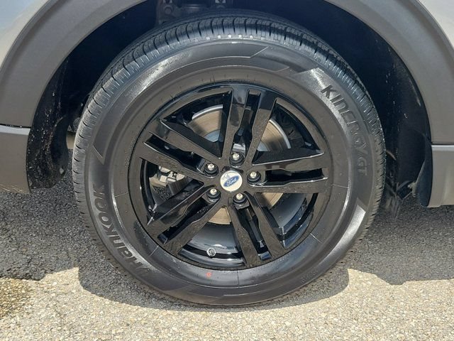 Certified 2023 Ford Explorer XLT w/ Equipment Group 202A RWD image 11
