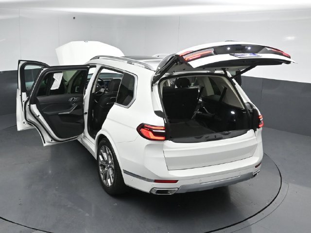 Used 2023 BMW X7 xDrive40i AWD/4WD image 56