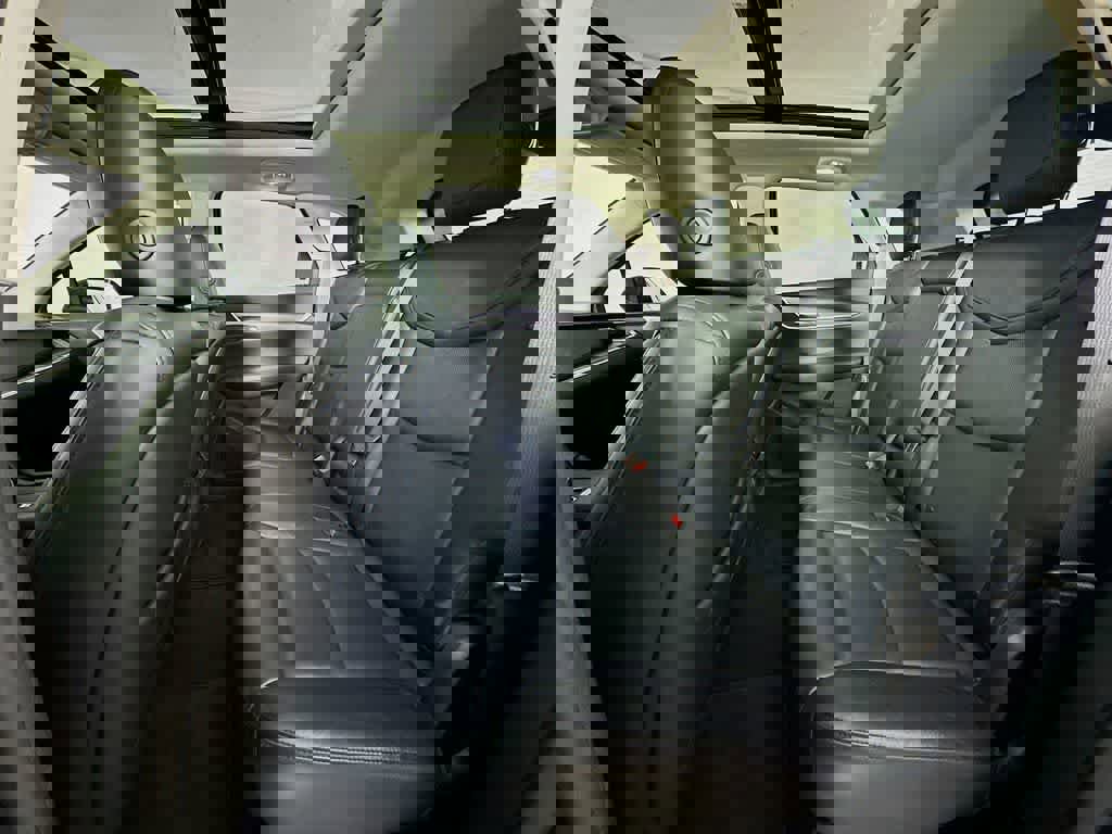 Used 2017 Cadillac XT5 Luxury w/ Driver Awareness Package image 14