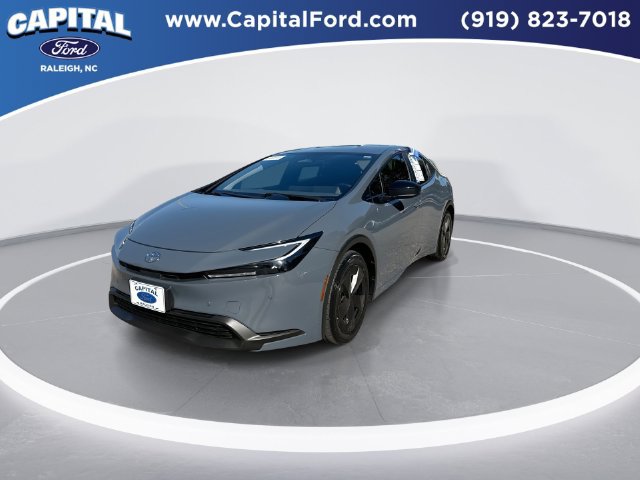 Used 2025 Toyota Prius LE FWD image 4