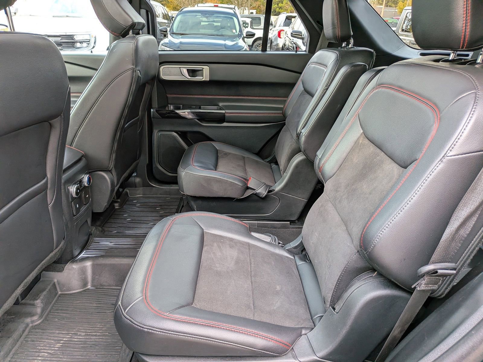 Certified 2024 Ford Explorer ST-Line w/ Class IV Trailer Tow Package image 16