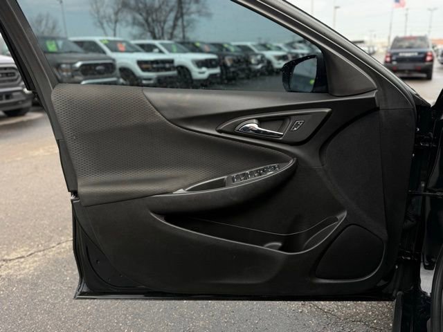Used 2025 Chevrolet Malibu LS image 28