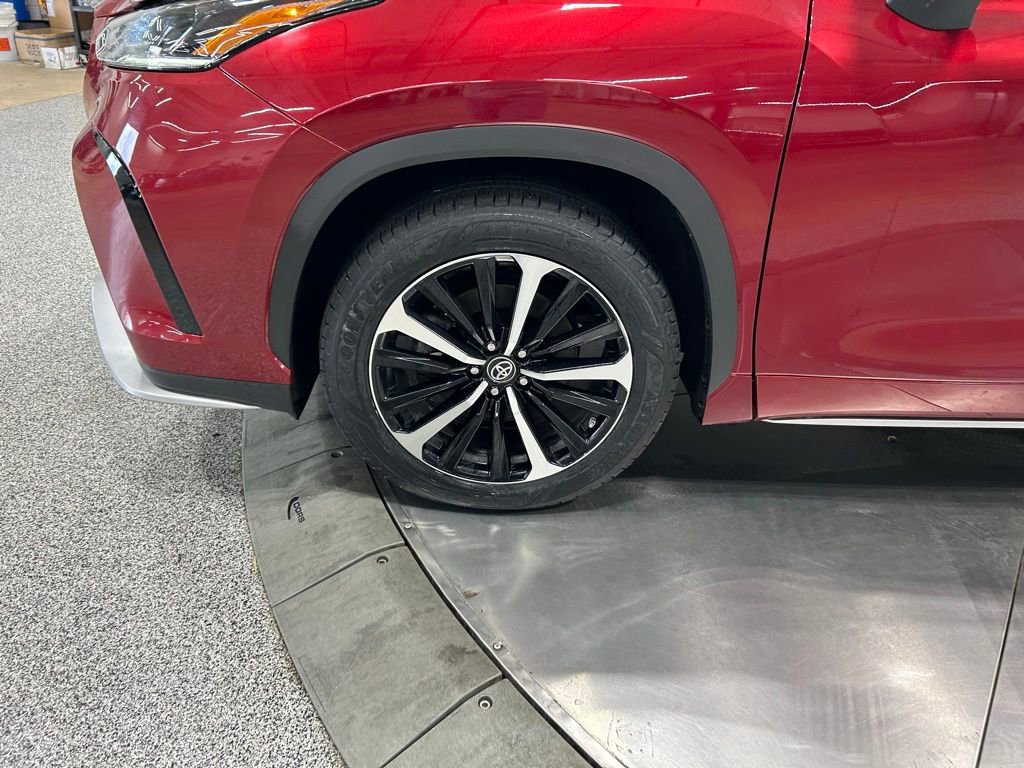 Used 2021 Toyota Highlander XSE AWD/4WD image 32