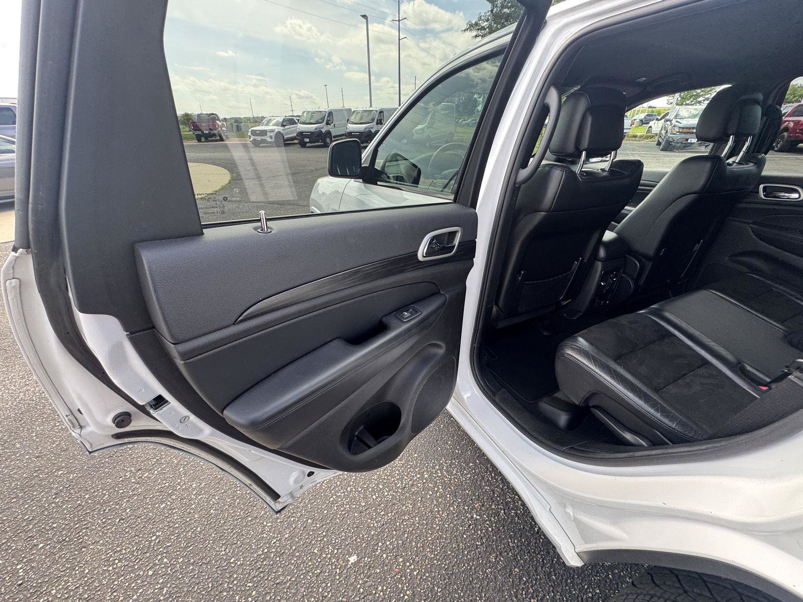 Used 2020 Jeep Grand Cherokee Altitude AWD/4WD image 18