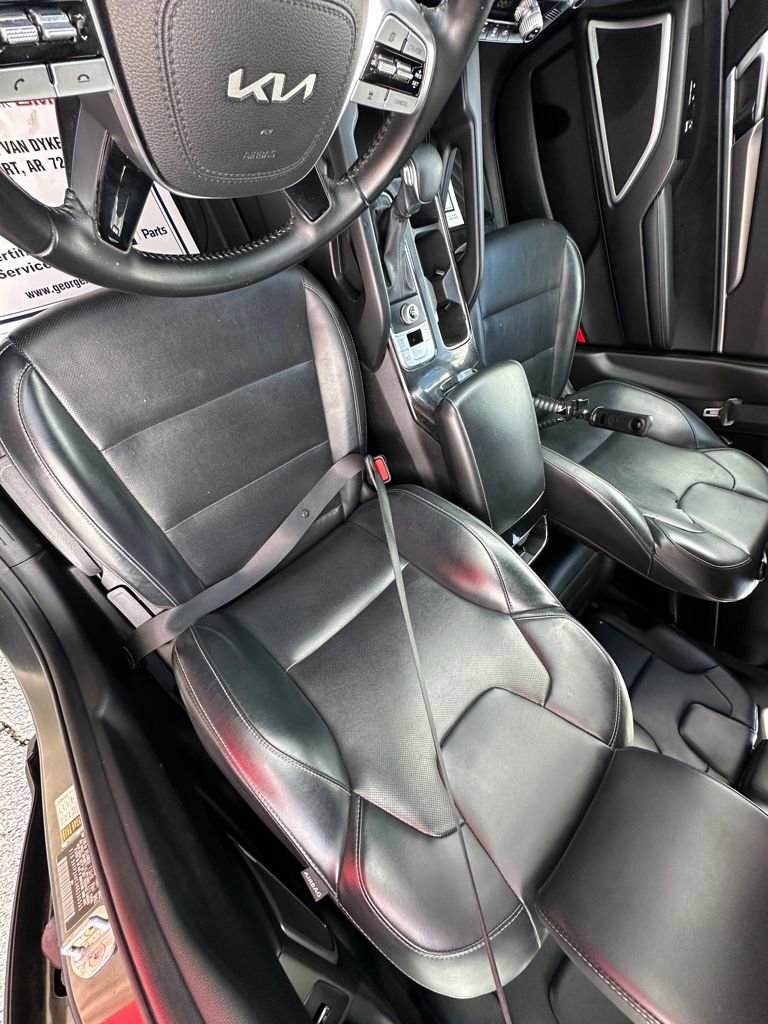 Used 2022 Kia Telluride LX image 16