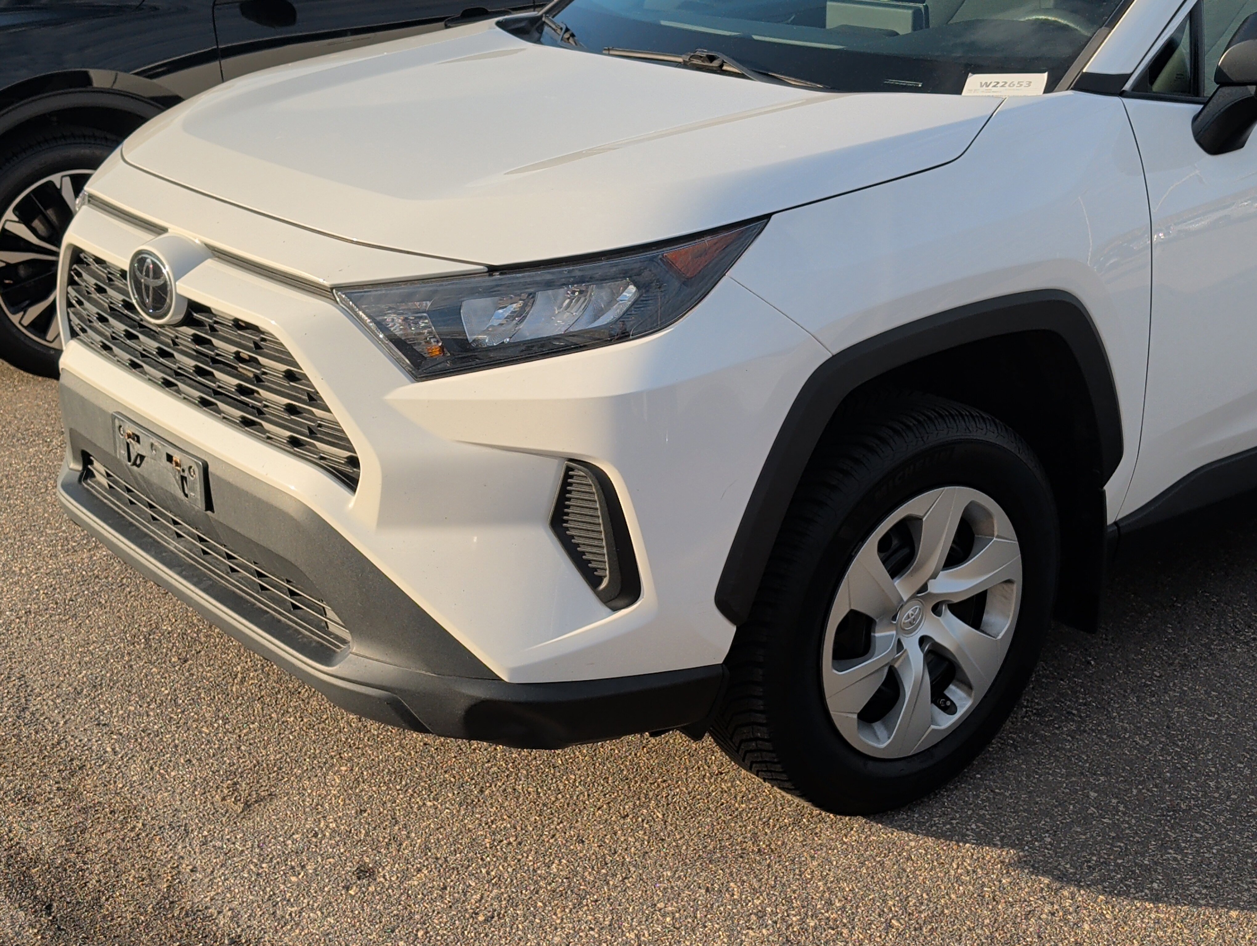 Used 2022 Toyota RAV4 LE w/ Carpet Mat Package (TMS) AWD/4WD video 2