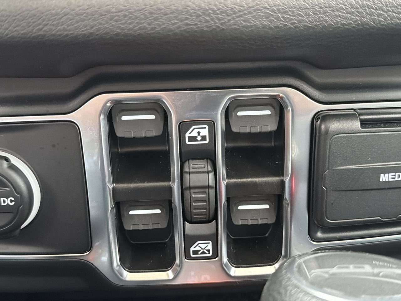 Used 2025 Jeep Gladiator Sport AWD/4WD image 17