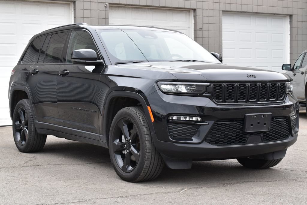 Used 2023 Jeep Grand Cherokee Limited w/ Black Appearance Package image 3