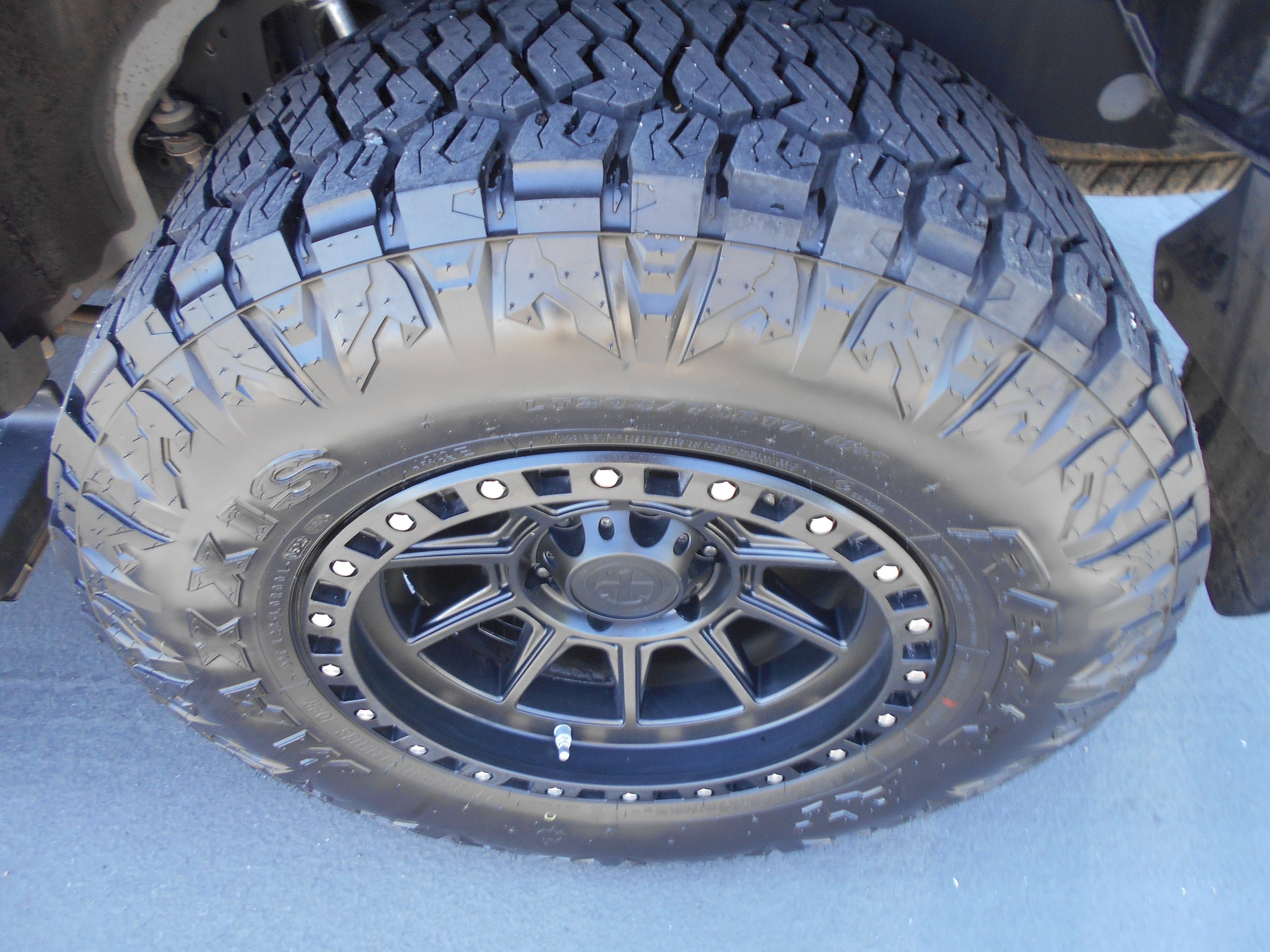 Used 2018 Toyota 4Runner SR5 AWD/4WD image 17