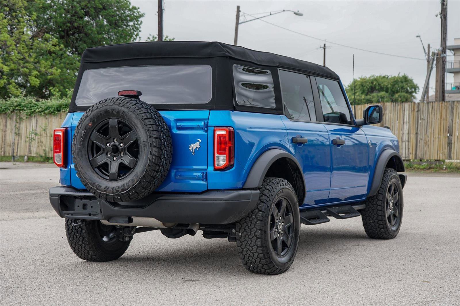 Certified 2024 Ford Bronco Black Diamond image 3