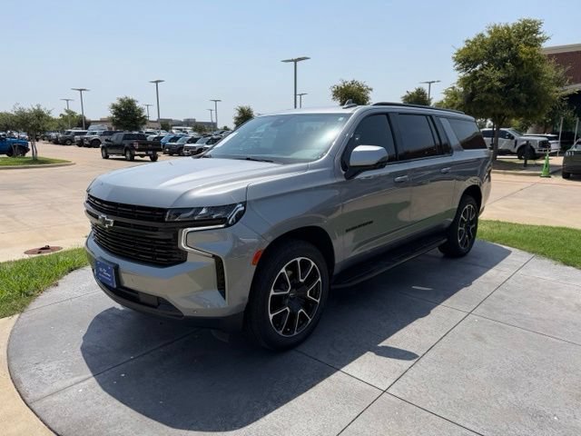Used 2023 Chevrolet Suburban RST w/ Sport Performance Package AWD/4WD image 3
