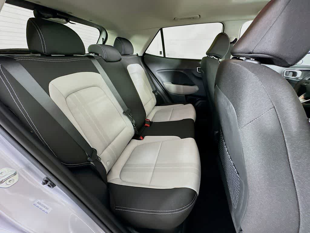 Used 2025 Hyundai Venue SEL FWD image 31