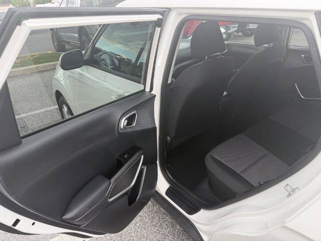 Used 2025 Kia Soul LX w/ LX Technology Package FWD image 12