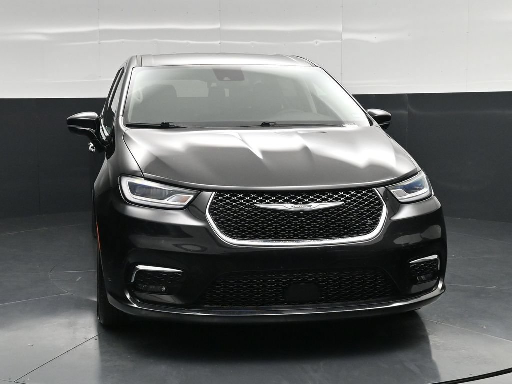 Used 2024 Chrysler Pacifica Touring-L FWD image 5